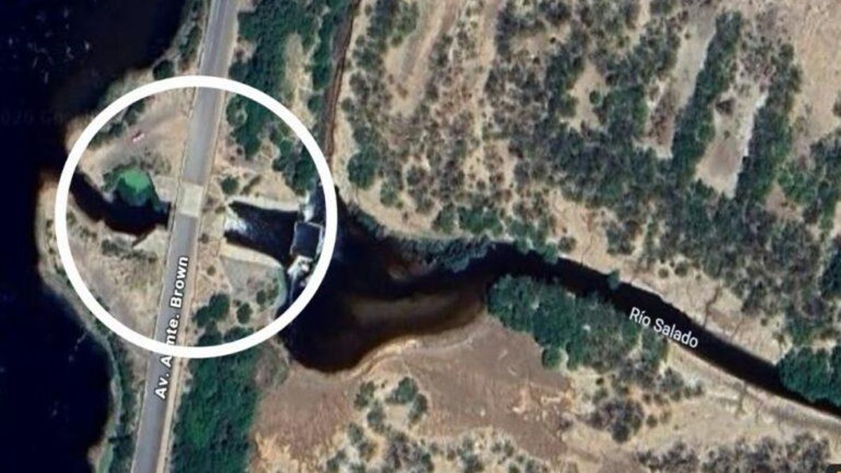Una imagen satelital que muestra la unión entre el Pilcomayo y el Bañado La Estrella. En ese punto se ven las obras hidroviales de la ruta 28 en la provincia de Formosa, Argentina. Foto: obtenida de Google Maps y transmitida por Ludmila Pizarro.