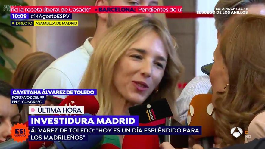 Cayetana Álvarez de Toledo y la reportera de 'Espejo Público'