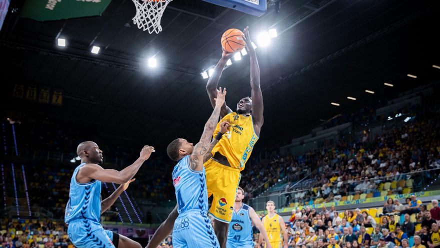 El Breogán alarga la crisis del Granca