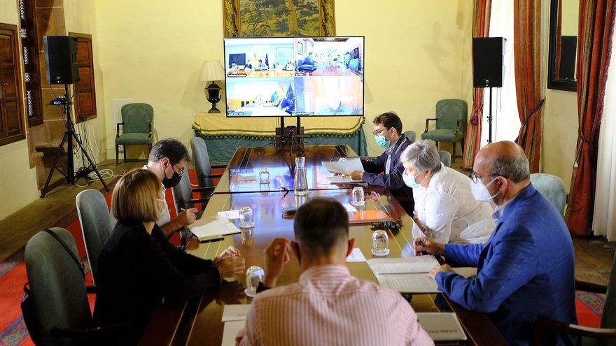 Reunión telemática, desde el Cabildo de La Palma, de la Comisión Mixta para la reconstrucción, recuperación y apoyo a la isla de La Palma por el volcán de Cumbre Vieja.