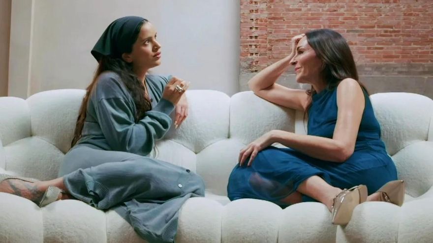 Ana Milán estrenó su 'Ex. La vida después' con preguntas inesperadas a Rosalía: "¿Qué te ha salvado de ser gilipollas?"