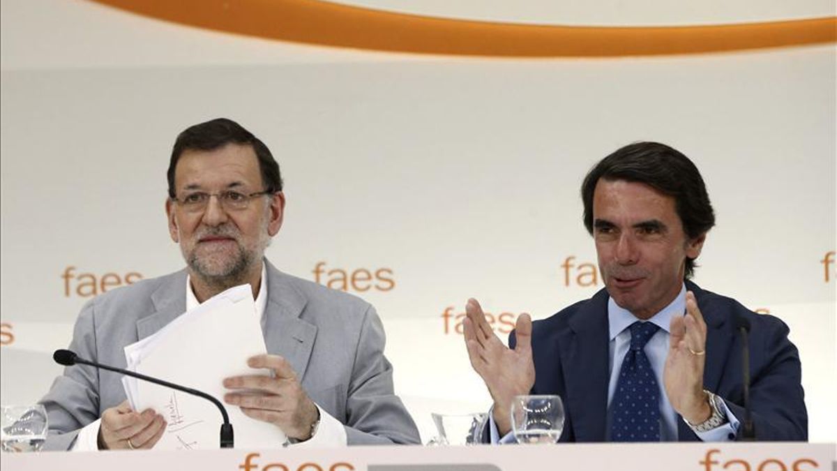 José María Aznar y Mariano Rajoy en un acto de la Fundación FAES