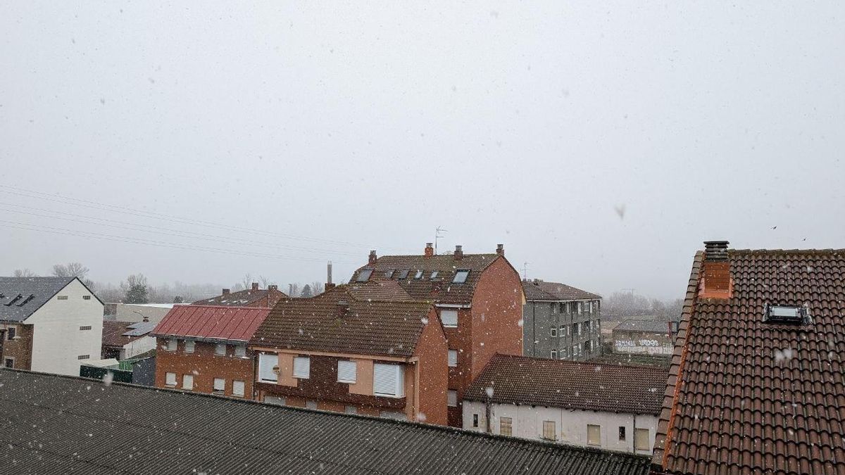 Notable descenso térmico con nevadas débiles en la provincia de León este domingo