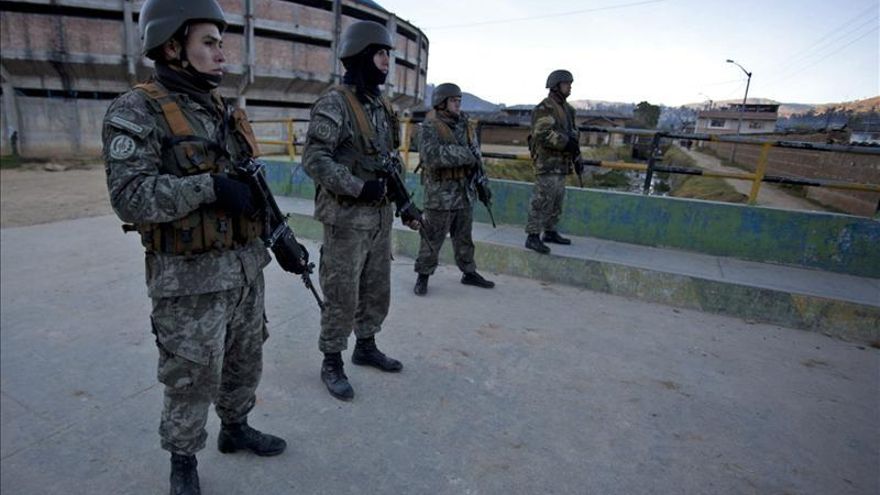 Un juez peruano suspende el sorteo para llamar a 12.500 jóvenes a servicio militar