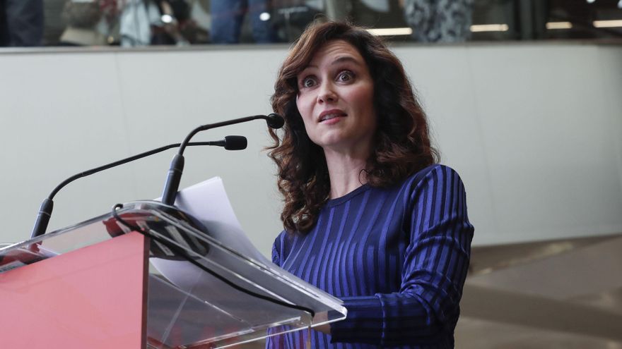 La presidenta de la Comunidad de Madrid, Isabel Díaz Ayuso, visita el Centro Comercial de La Vaguada con motivo del 40 aniversario de su apertura