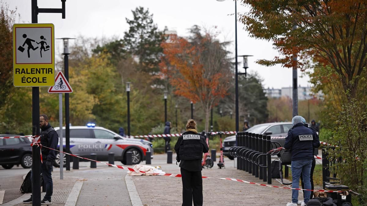 El ataque con un muerto y cuatro heridos en las afueras de París es un atentado "islamófobo", según el alcalde