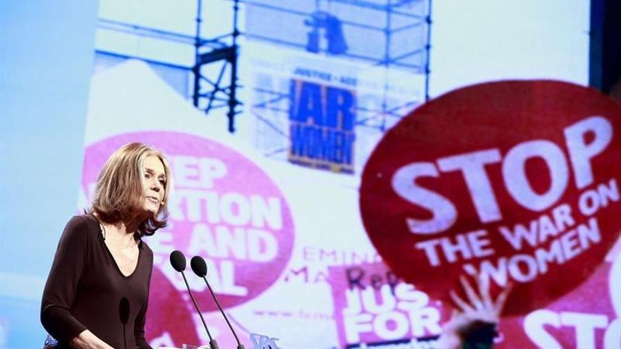 Muere Gloria Steinem, la periodista feminista que hizo del movimiento un fenómeno popular y que enfrentó a Trump