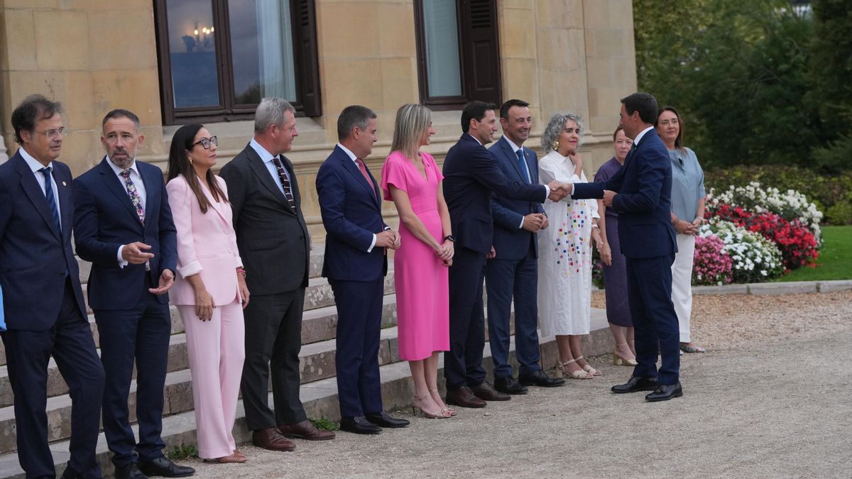 Saludo del lehendakari a los miembros de su Gobierno.