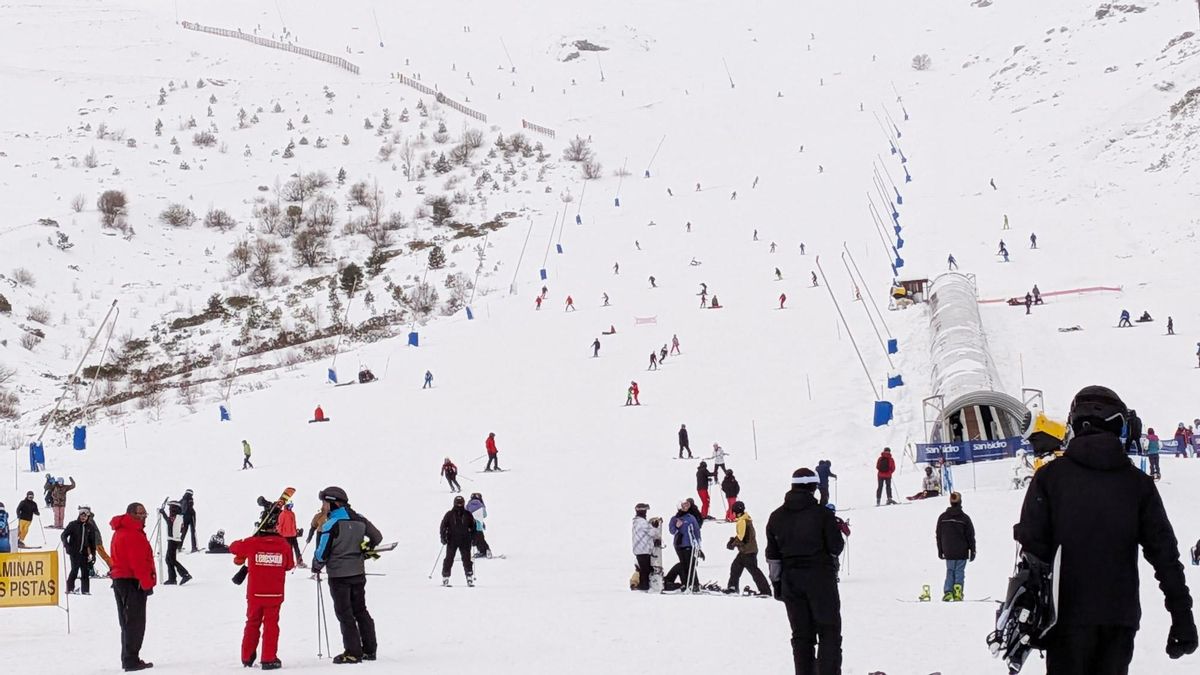 Más de 13.000 esquiadores disfrutaron de las pistas en San Isidro y Leitariegos durante la semana de Navidad