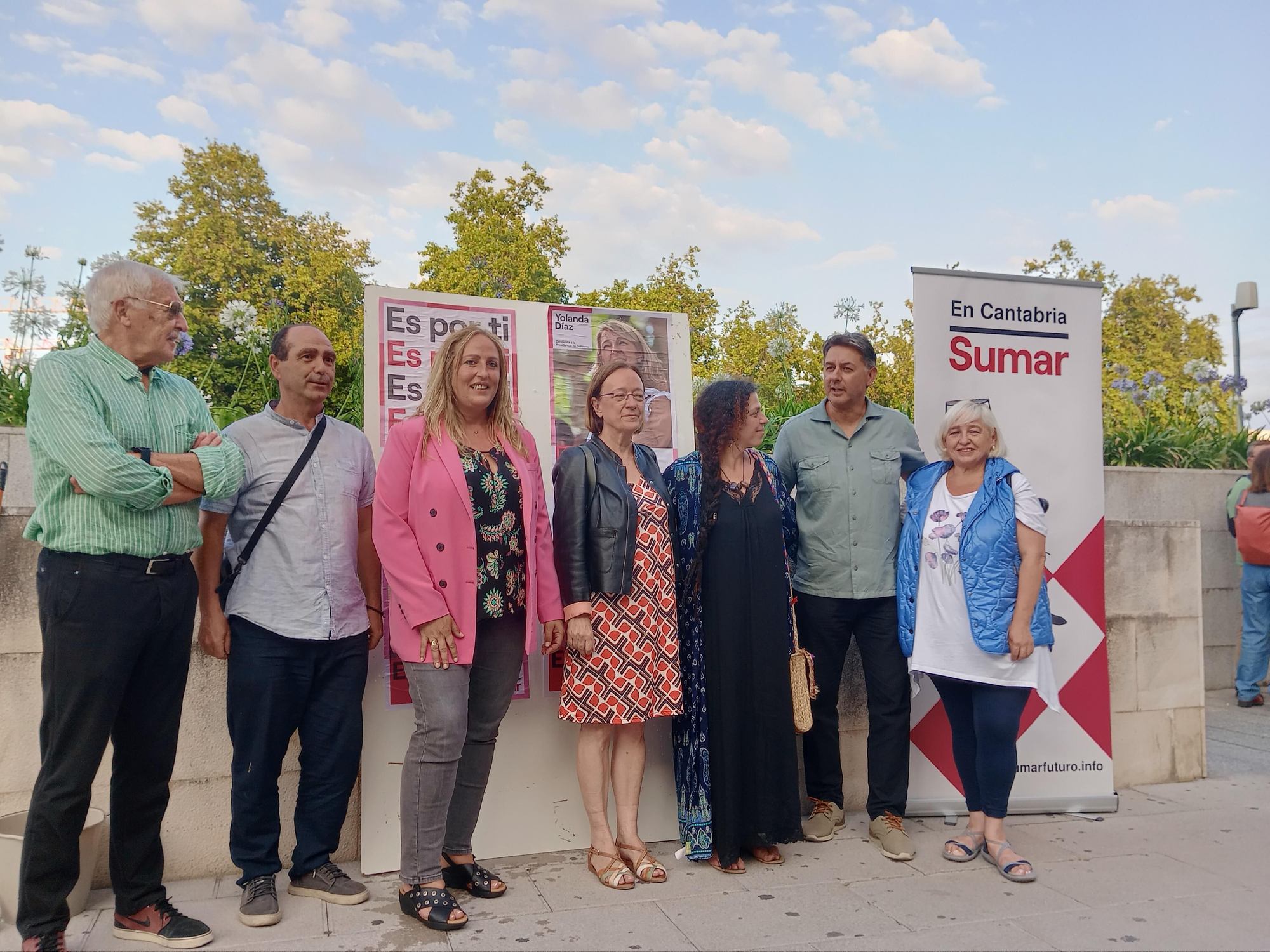 Carmen Martín y el resto de la candidatura de Sumar para el 23J.