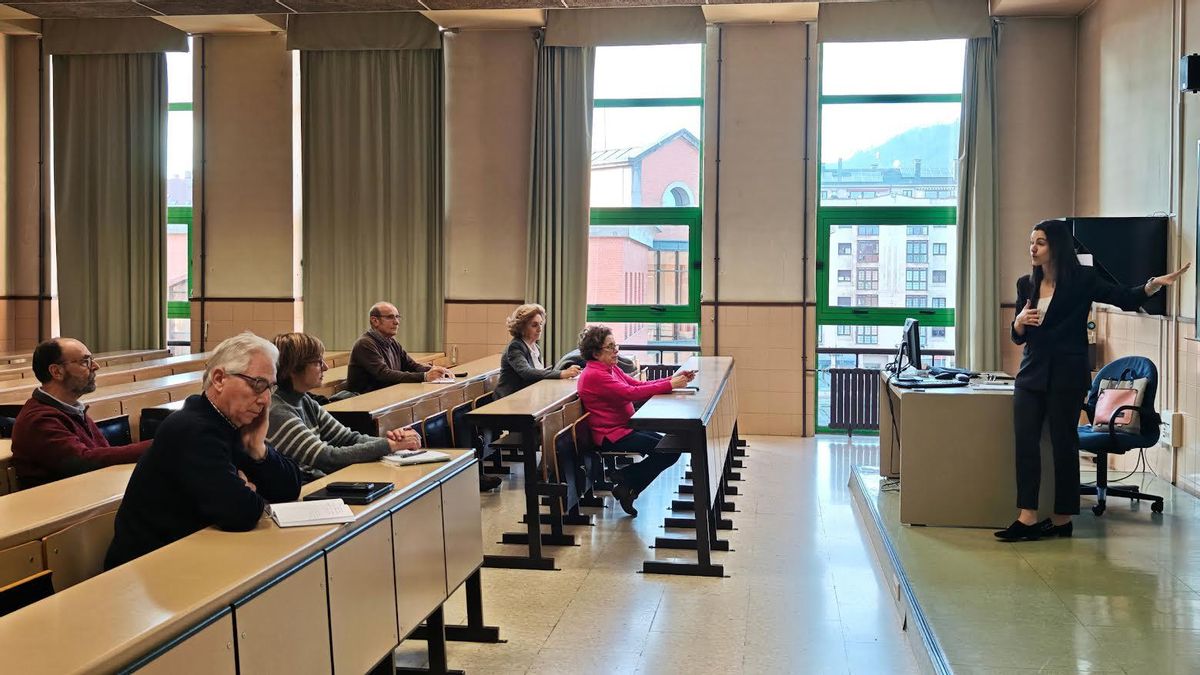 El programa universitario para mayores de la Universidad de Oviedo supera por primera vez el millar de matrículas