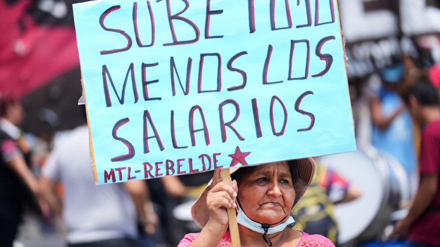 Cruje la base del Gobierno: por primera vez, piqueteros oficialistas marchan a Economía y Desarrollo Social