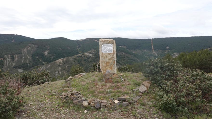 Vandalizan de nuevo una placa que recuerda a un maestro y un alcalde represaliados en un pueblo de Soria