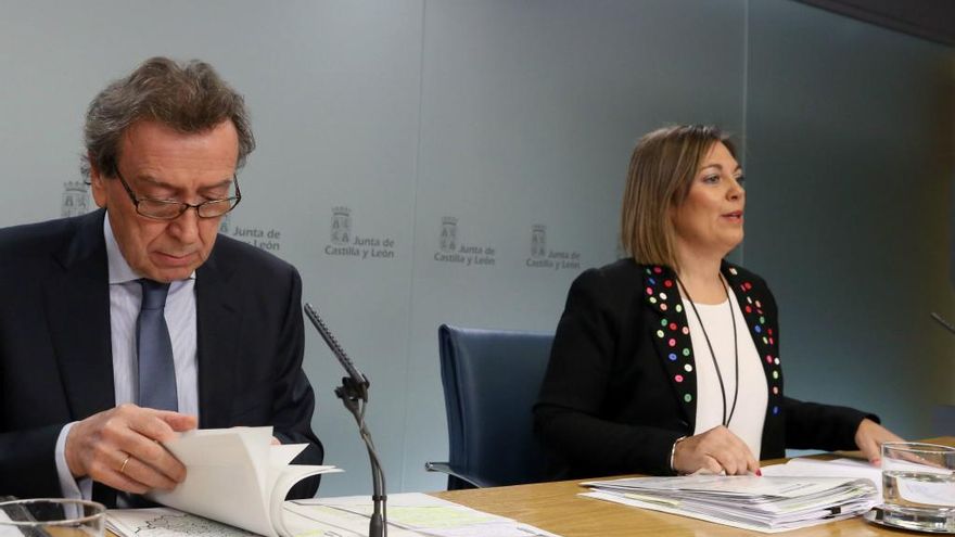 Rubén Cacho / ICAL El vicepresidente de la Junta, José Antonio de Santiago Juárez, y la consejera portavoz, Milagros Marcos.