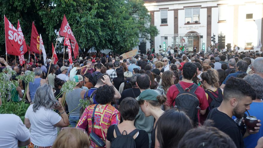 "Una memoria que arde": miles de personas se movilizaron contra el cierre del Centro Cultural Conti