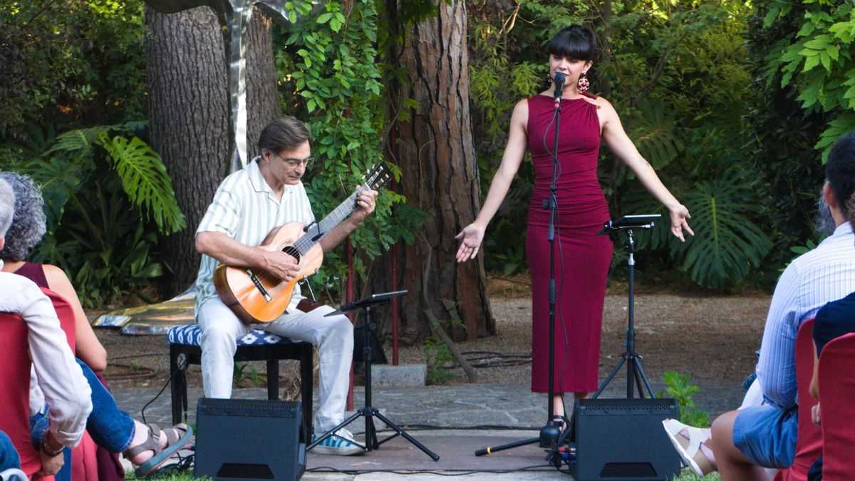 Pare i filla, desvetllant part de la seva identitat.