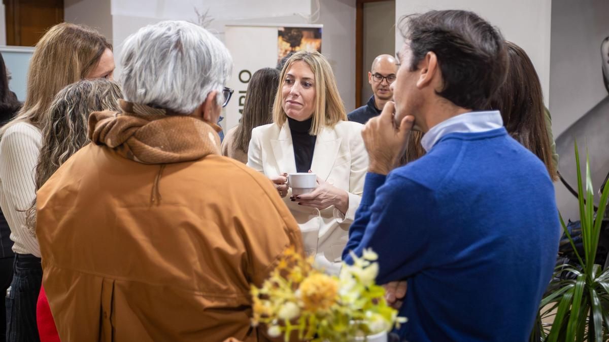 Guardiola dice que la negociación entre PP y Vox "va muy bien" y asegura que hay "predisposición" para el acuerdo