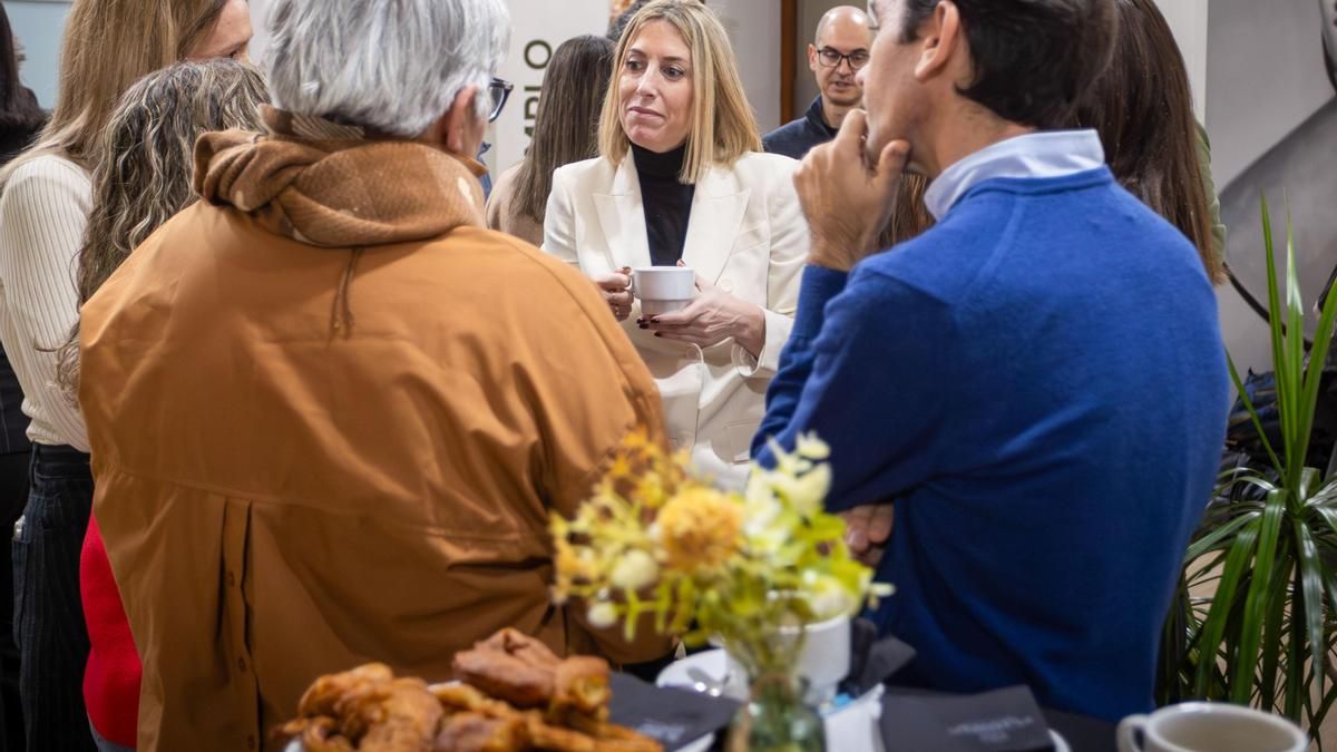 Guardiola dice que la negociación entre PP y Vox "va muy bien" y asegura que hay "predisposición" para el acuerdo