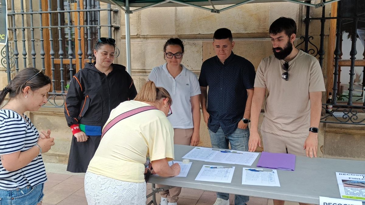 CANTABRIA.-El PRC de Reinosa supera las mil firmas para solicitar la parada del Alvia a mediodía