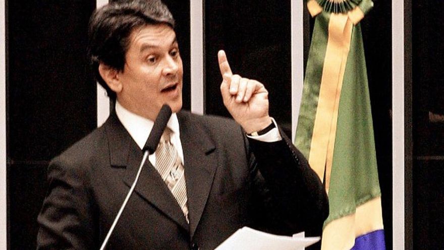 Un aliado político de Bolsonaro hiere a dos policías al resistirse a ser detenido