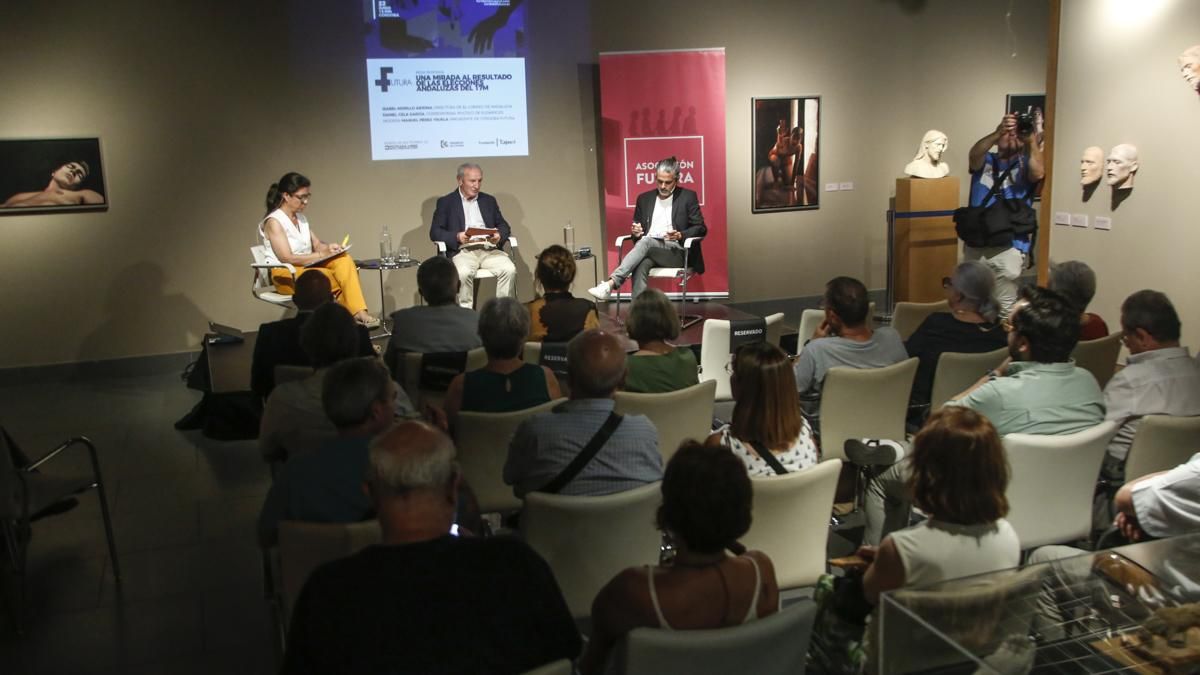 Mesa redonda 'Una mirada al resultado de las elecciones andaluzas del 17M' en la Fundación Cajasol