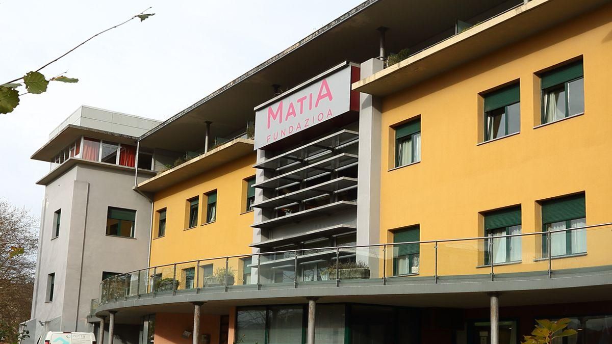 Los positivos en la residencia Julián Rezola de Donostia han llegado a ser 82 de los 115 internos, 19 de los cuales han fallecido