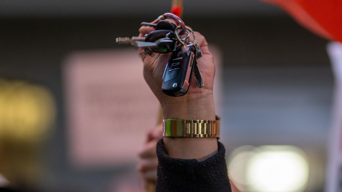 Barcelona cambia la atención a familias desahuciadas: priorizará las prestaciones a los alojamientos en pensiones