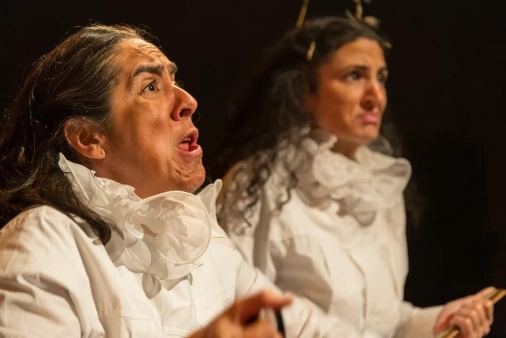 Alejandra Oteiza y Virginia Flammini, las maestras Marta y Norma extraviadas en la llanura.