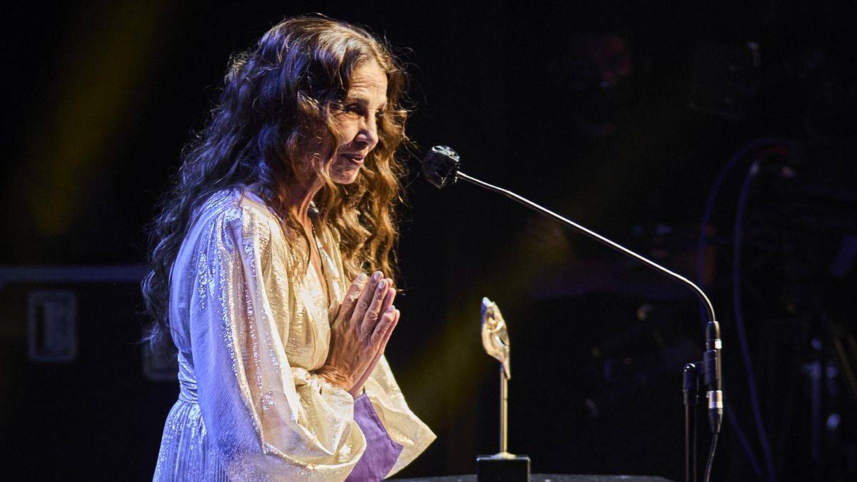 Abril durante su discurso