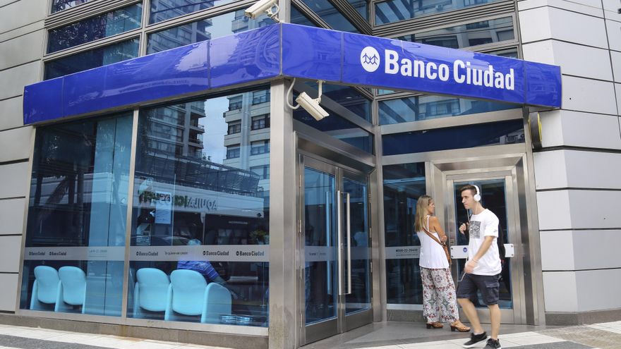 El BCRA confirmó que estudia prohibir la compra de dólar ahorro a quienes pidieron mantener subsidios de tarifas