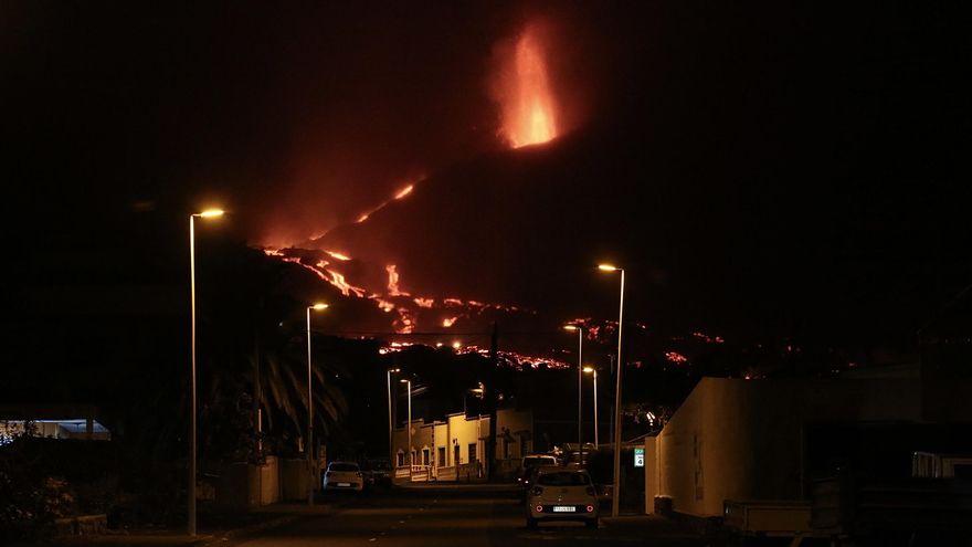Vista del volcán desde el barrio de La Laguna. (ALEJANDRO RAMOS)