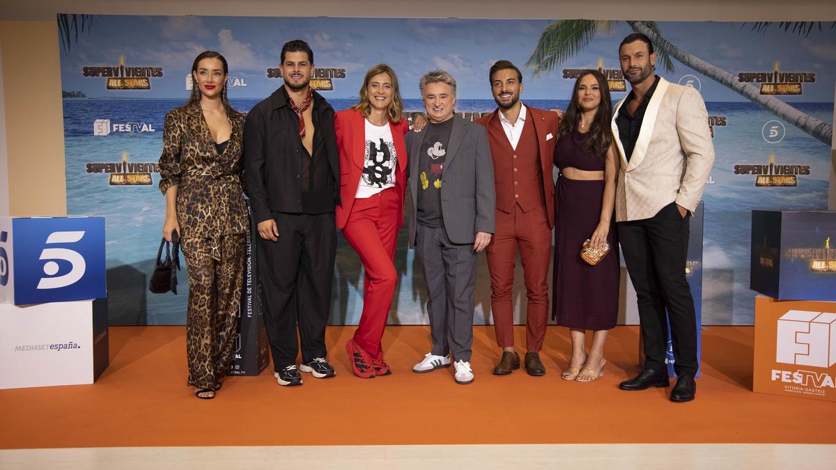 Adara junto a Sandra Barneda y el resto de exconcursantes presentes en el FesTVal