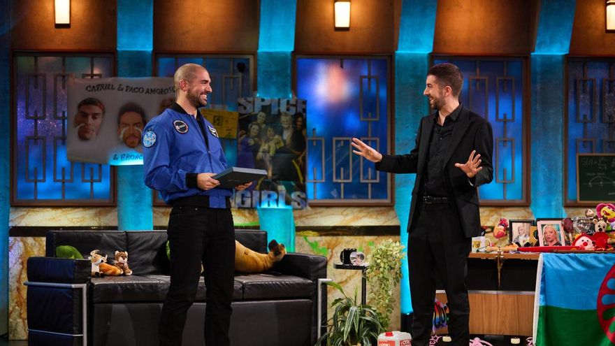 El astronauta Pablo Álvarez visita a Broncano en el plató más leonés de La Revuelta