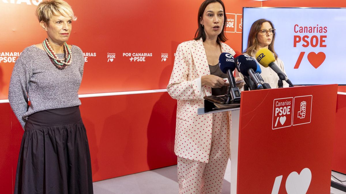 Fierro, junto a Máñez (izquierda) y Arocha, en la rueda de prensa de este lunes.