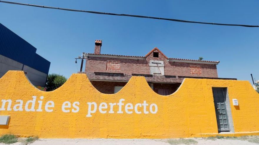 UNA CANCION EMBELLECE LOS MUROS DE LA CAÑADA REAL