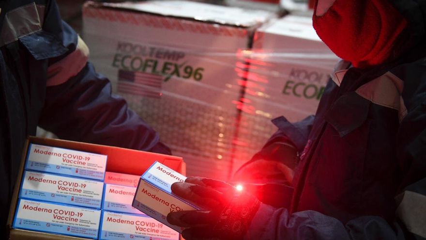 Comenzaron a distribuir en el país las vacunas de Moderna para adolescentes de 12 a 17 años