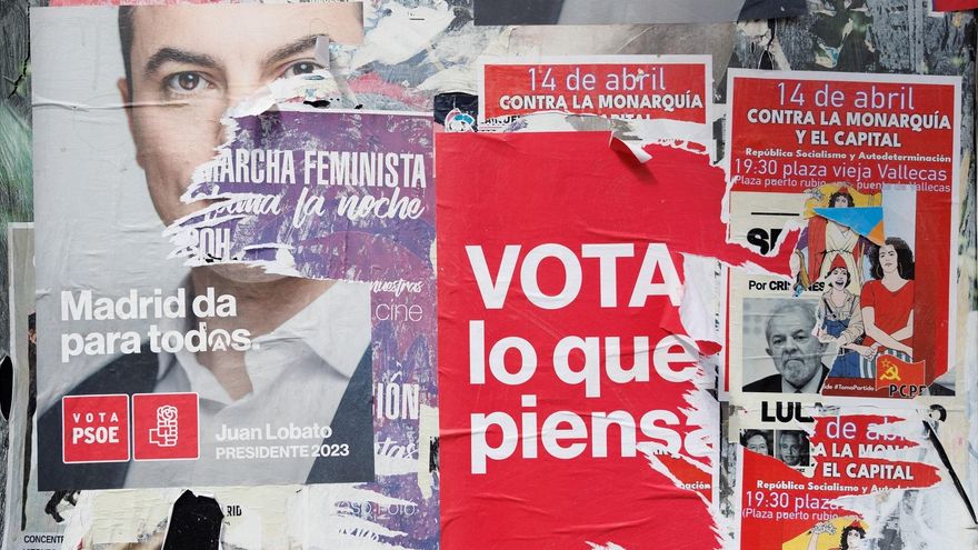 Carteles deteriorados del PSOE para las elecciones del 28 de mayo