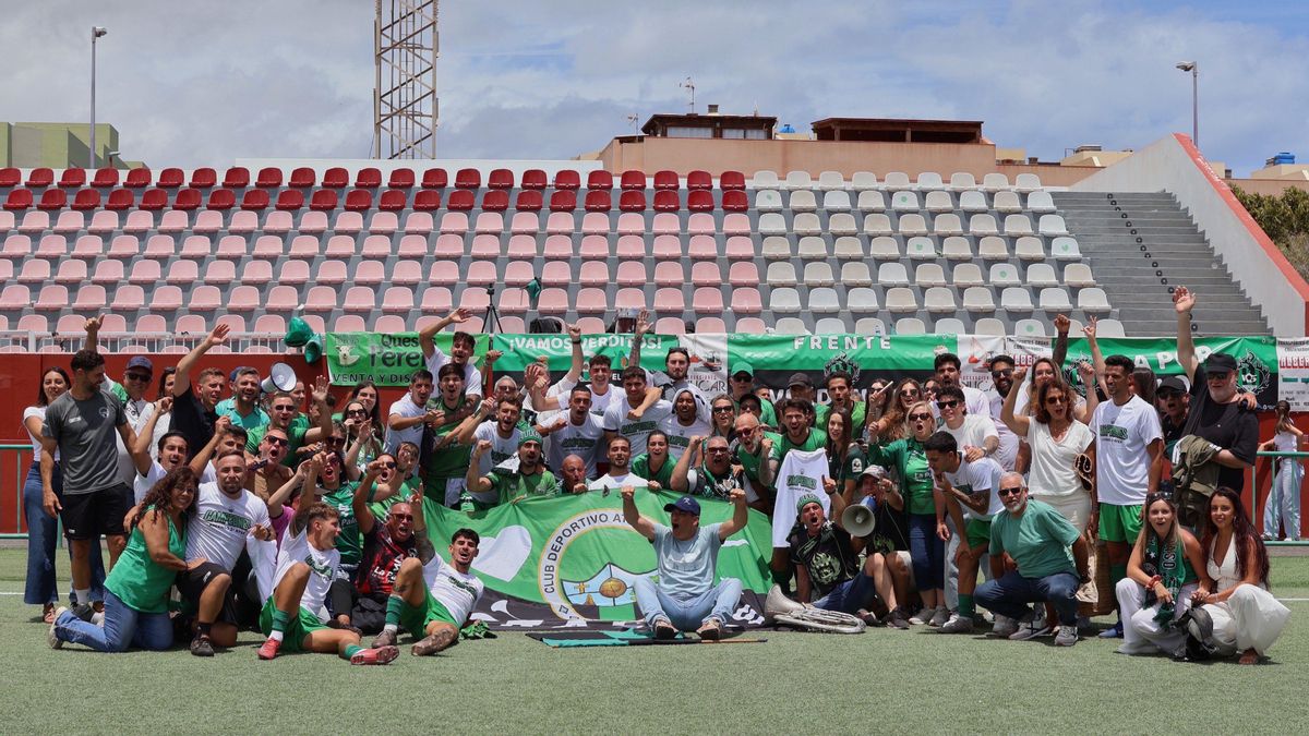 Celebración del ascenso a Segunda RFEF del Atlético Paso