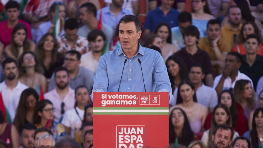 El presidente del Gobierno de España, Pedro Sánchez, durante el cierre de campaña del PSOE-A en el Muelle de las Delicias, a 17 de junio de 2022, en Sevilla (Andalucía, España)