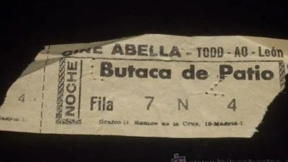 Tique del patio de butacas del antiguo Cine Abella de León.