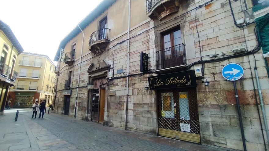 La Trebede está en un palacio de la plaza Torres de Omaña.