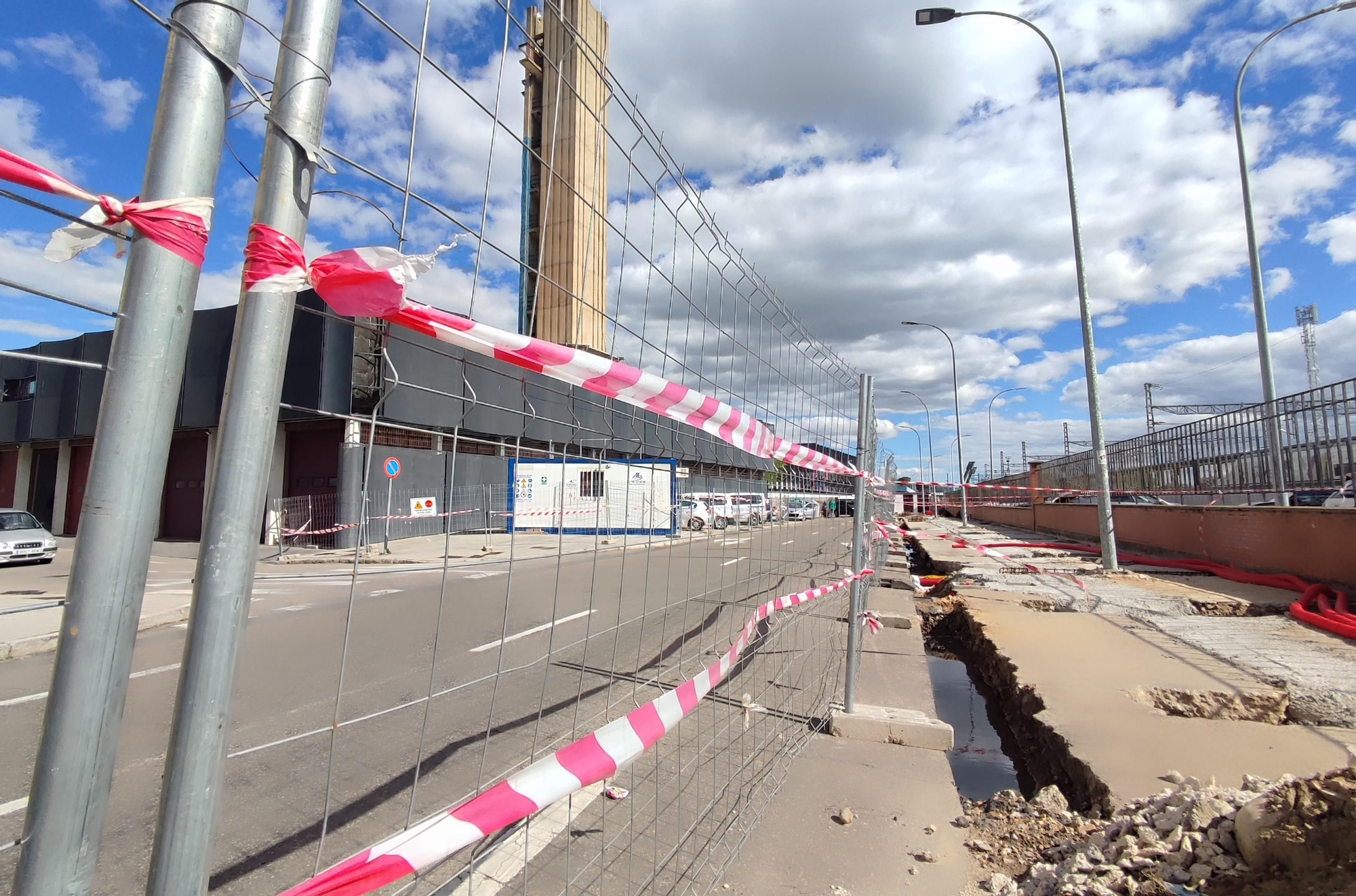 Obras de la 'conexión intermodal', la marquesina cubierta de 300 metros entre las estaciones de autobús y tren.