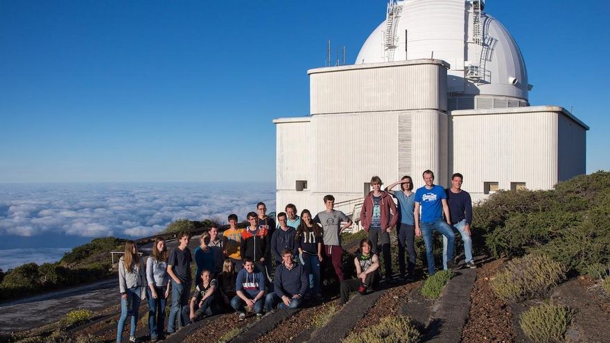 Estudiantes  de la Universidad de Leiden observan  “estrellas desgarradas” con el Telescopio Isaac Newton del Roque