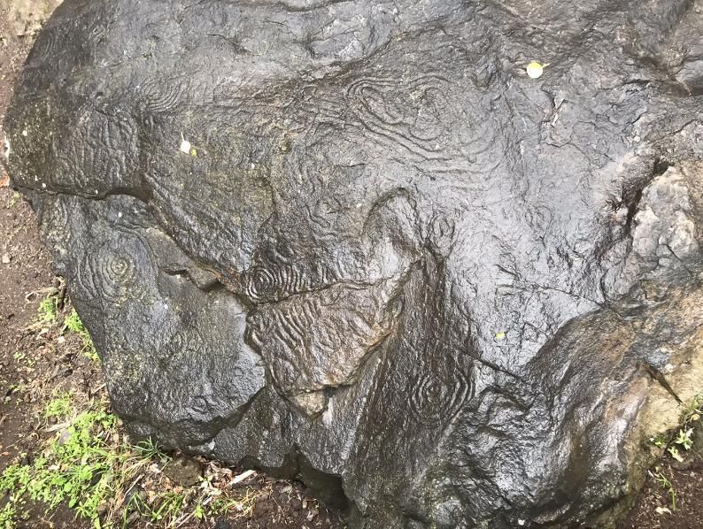 Grabados rupestres en la Cueva de Belmaco (Foto: Jorge Pais Pais).