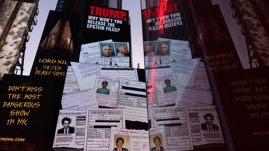 Cartel en Times Square pide la publicación de los archivos de Epstein