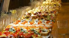 Las barras de los mejores bares de pintxos de San Sebastián son un espectáculo de formas y colores. / Foto: Marcus Hansson