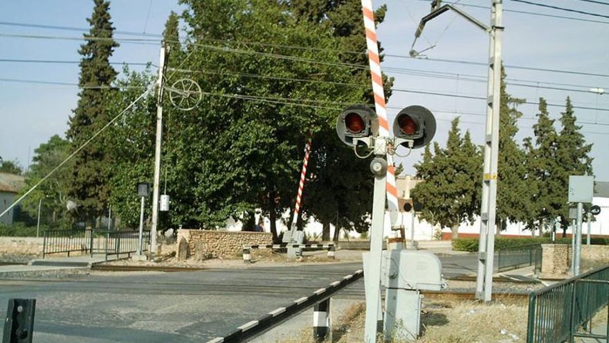 Un paso a nivel en Valdepeñas (Ciudad Real) que fue sustituido por un paso inferior.