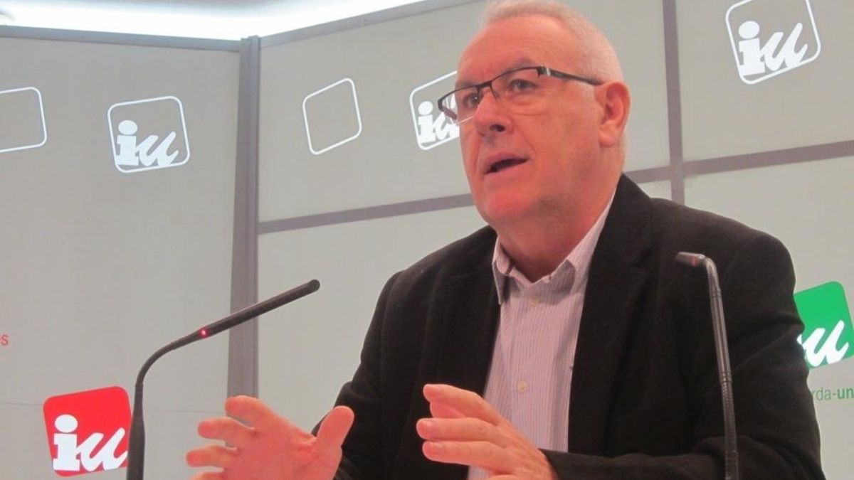 Cayo Lara asegura no sentirse "retado" por Pablo Iglesias y respeta toda iniciativa que "intente cambiar" la política