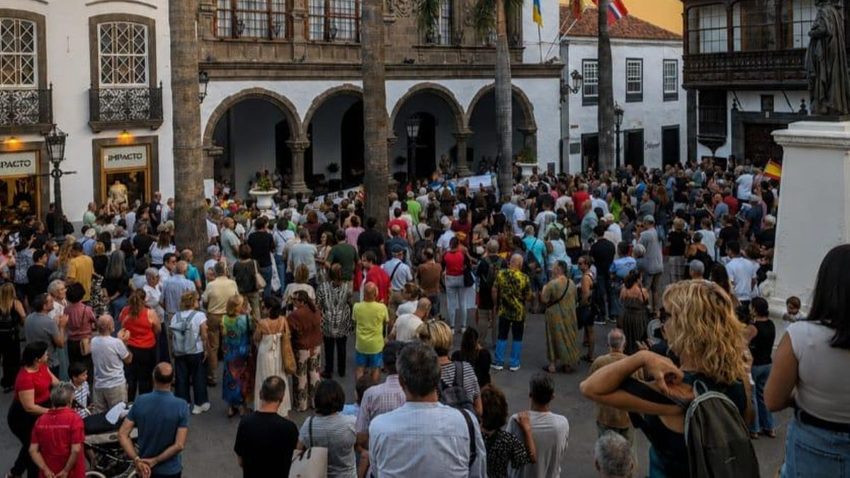 Concentración en apoyo a Ceuta en Santa Cruz de La Palma