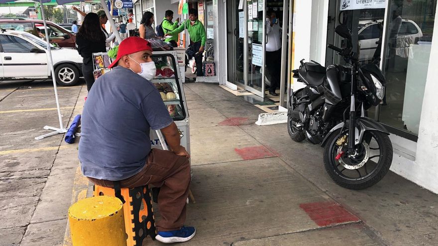 Un hombre con mascarilla en Ciudad de México